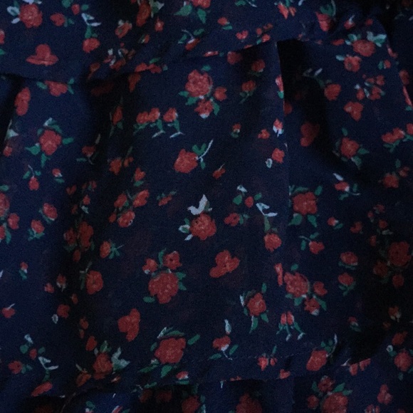 Ruffle skirt with red flowers - Picture 2 of 2